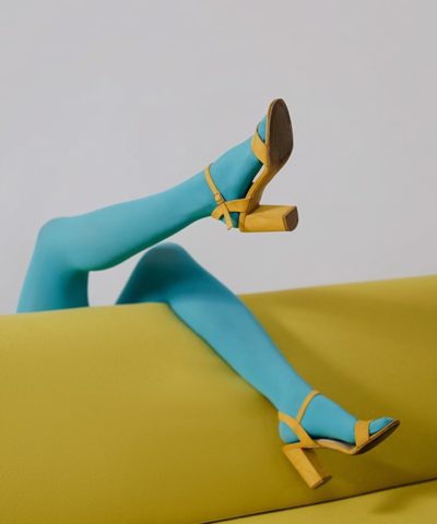 Bunte Strumpfhose aus über 50 DEN für Upcycling-Idee wie beispielsweise Blumenampel geeignet.
