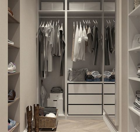 Luftiger Kleiderschrank, damit die Kleidungsstücke und der Schrank atmen können.