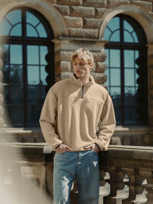 Herbstmode für Herren mit Bouclé-Langarmshirt in Sand