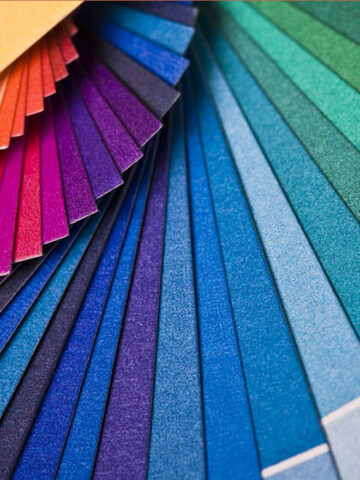 Farben kombinieren bei verschiedenen Kleidungsstücken